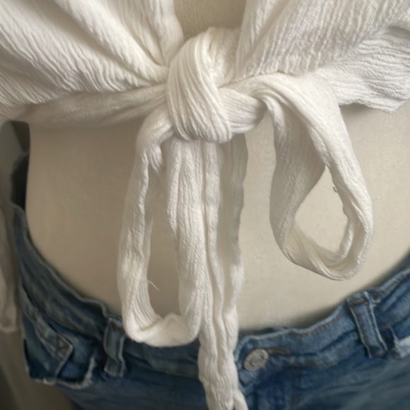 New without tags Pree we try and sexy tie front crop shirt. L - Picture 3 of 5